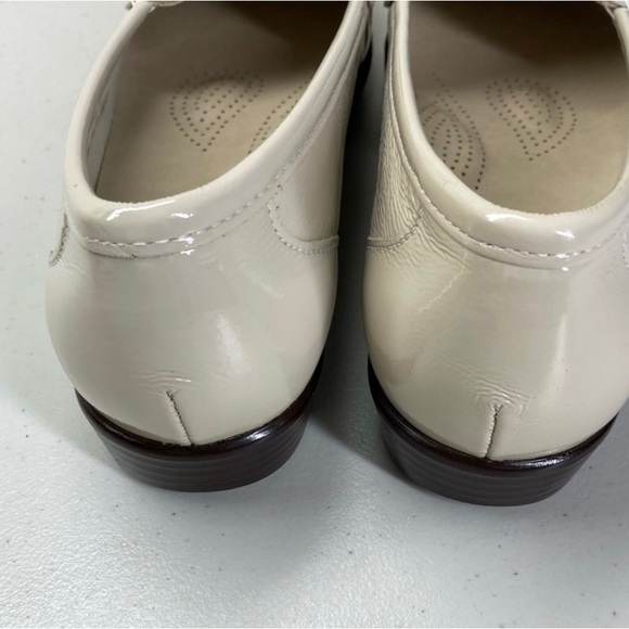 SAS Metro - Leather Loafer
Color: Bone Patent 7.5 N - Picture 12 of 13